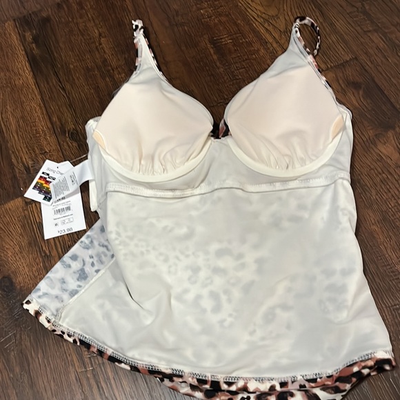 Time and Tru Cheetah Print
Tankini Swim Top Size S (4-6) - Picture 10 of 12